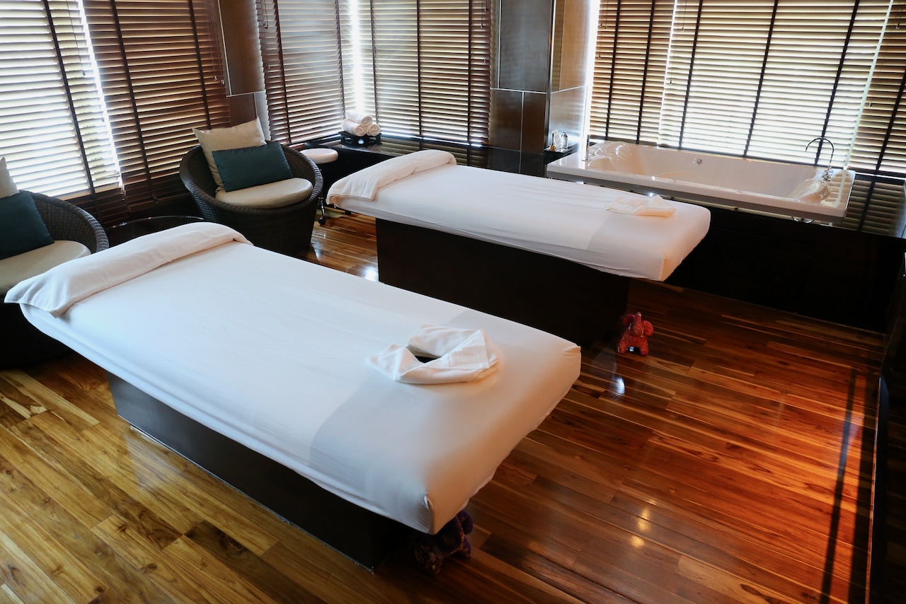 Romantic couples suite at Quan Spa inside Renaissance Bangkok Hotel. 