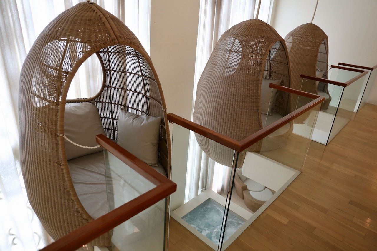 The St. Regis Bangkok Spa offers hot and cold plunge pools.