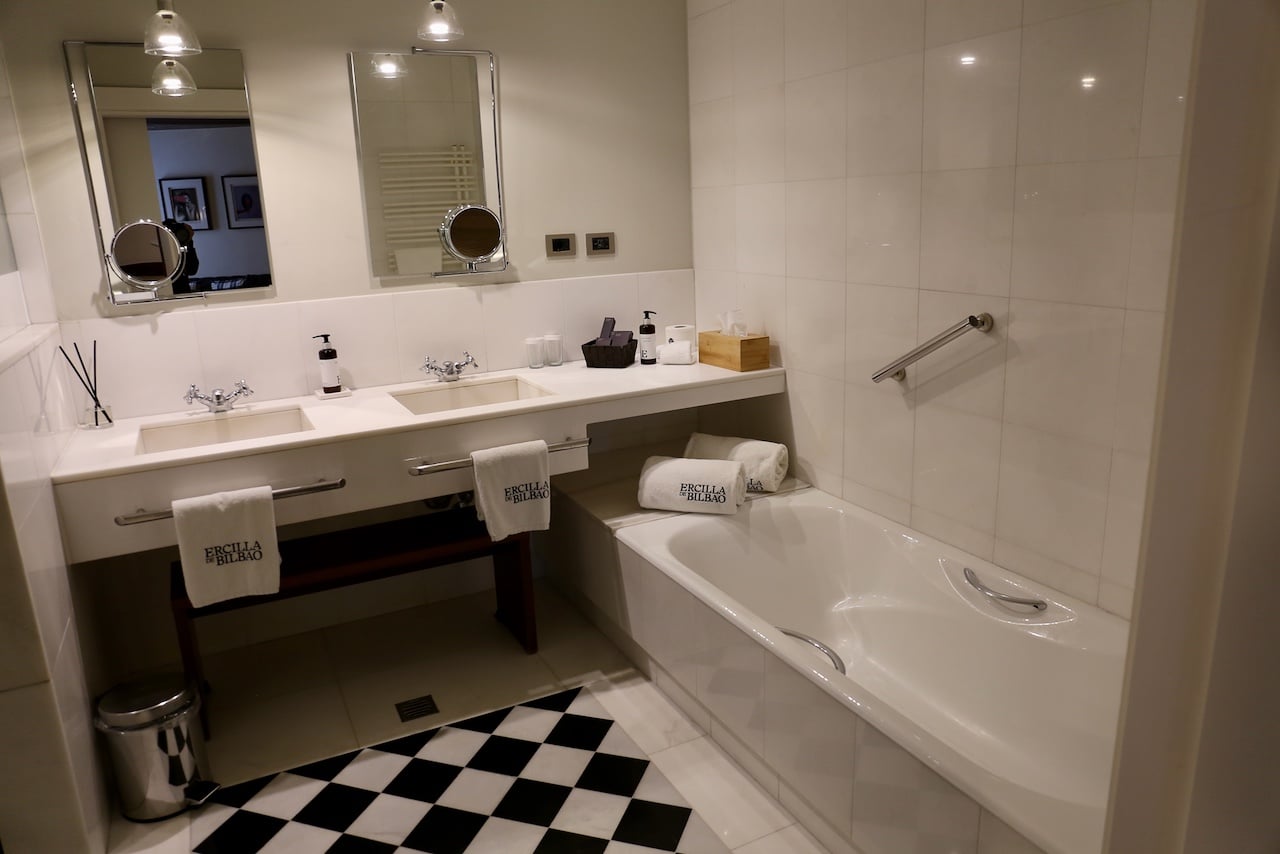 Hotel Ercilla de Bilbao Bathroom.