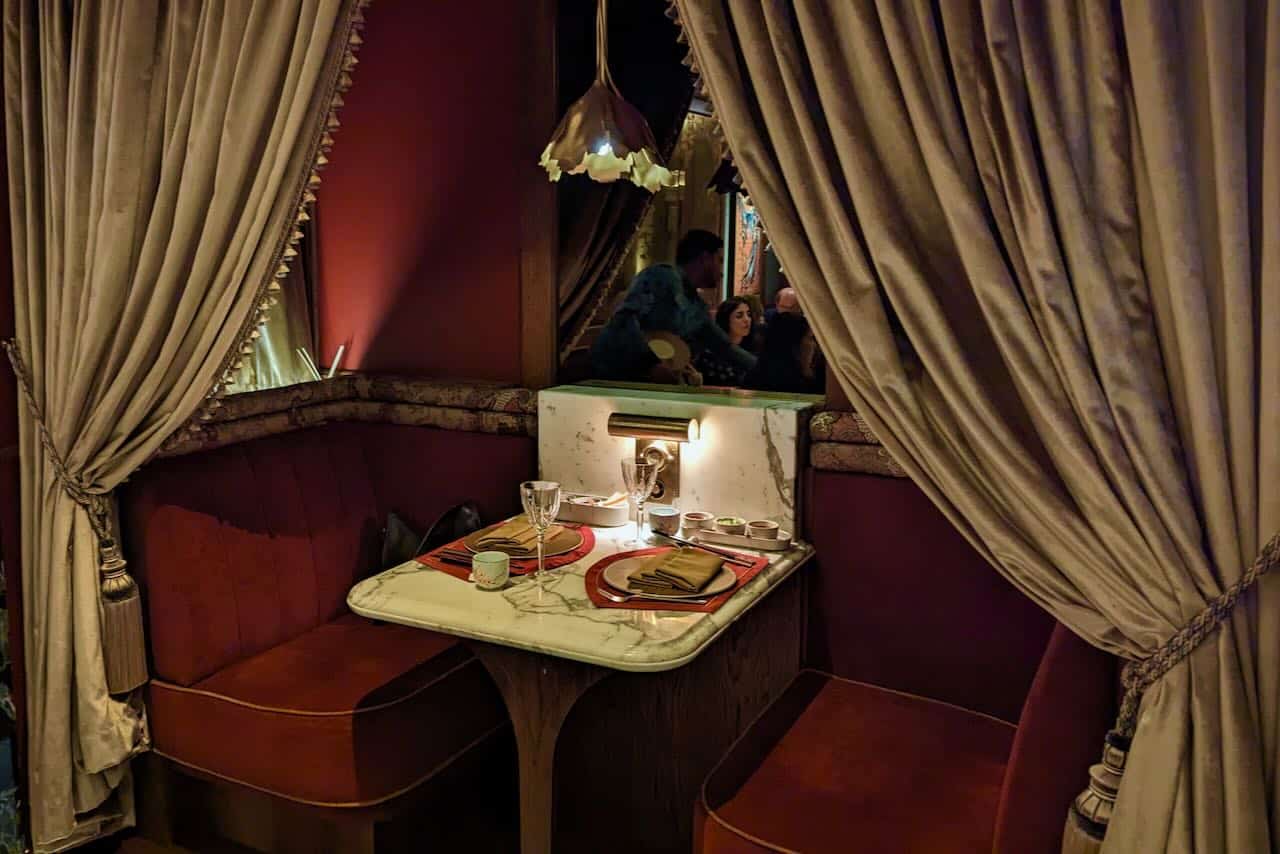 House of Ming’s plush interior includes cozy dining booths for two.