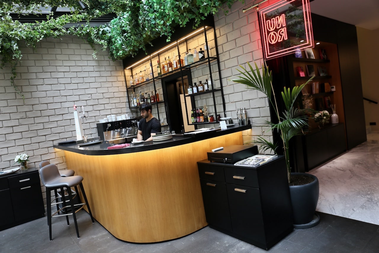 The Pavilions Madrid has one in-house restaurant as well as collaborations with nearby restaurants.