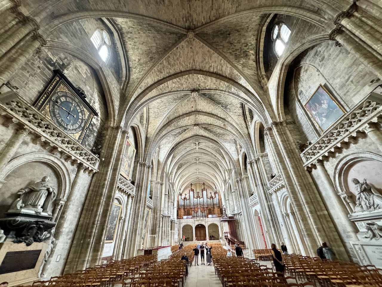 The interior of Bordeaux Cathedral.