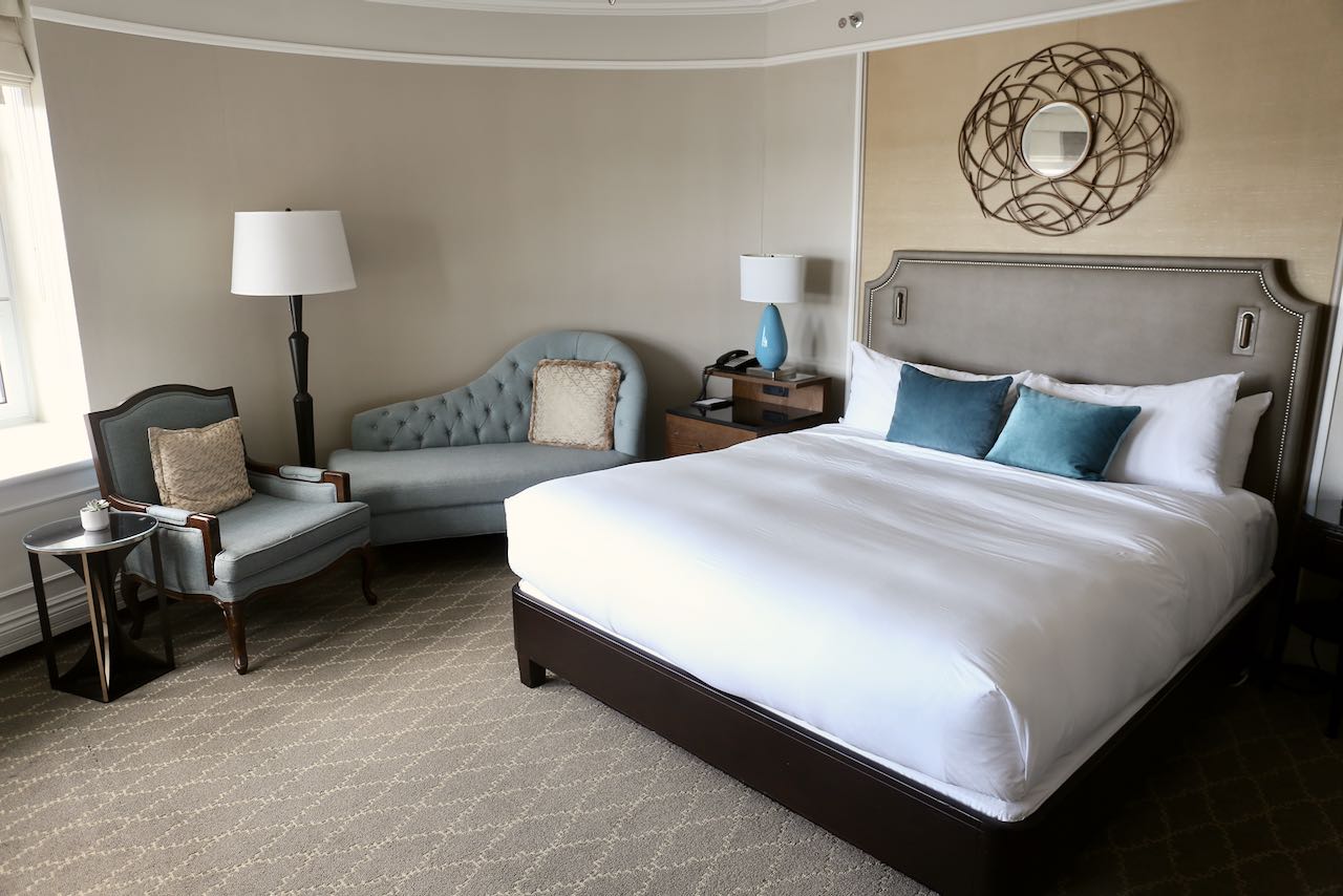 Château Frontenac bedroom.