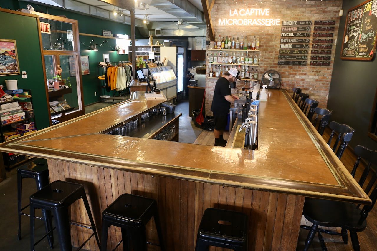 Enjoy a craft beer tasting and poutine at La Captive in Amqui.