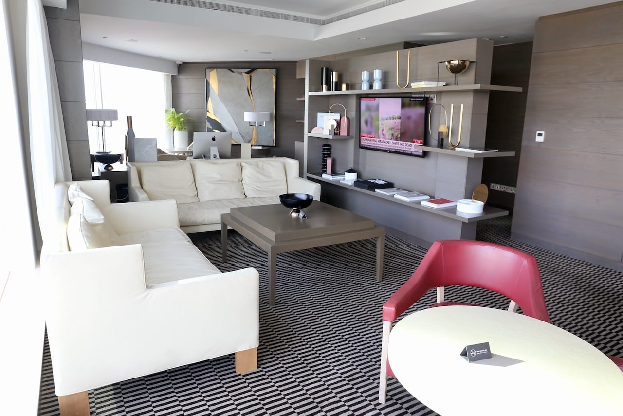 Guests staying in suites enjoy access to a chic Club Lounge.