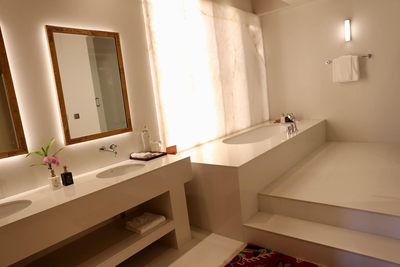 Minimalist bathrooms are an oasis for fans of bubble baths.