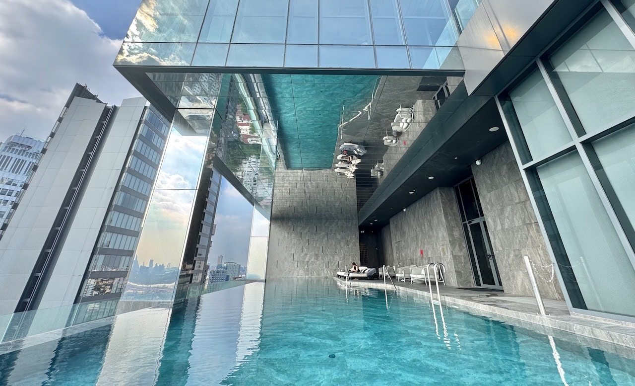 The infinity pool at InterContinental Bangkok Sukhumvit.