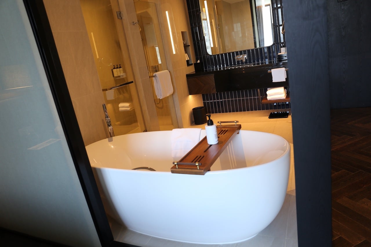 All rooms at InterContinental Bangkok Sukhumvit feature oversized tubs.