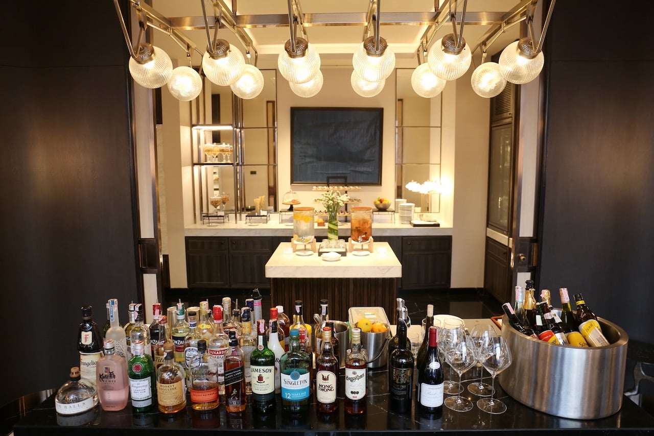 Guests staying in premium rooms have access to Club Intercontinental Lounge.