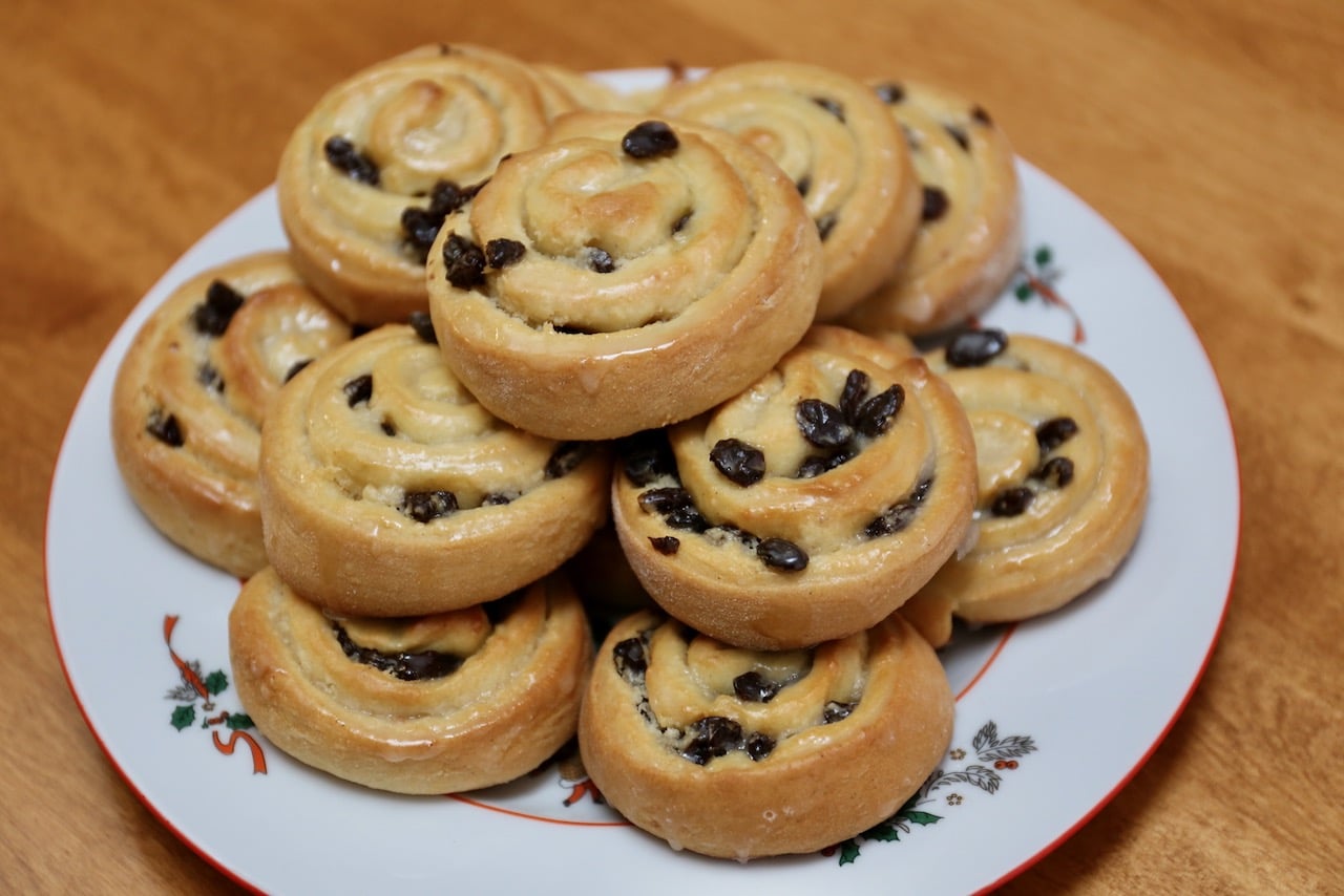 Brush Rosinenschnecken buns with lemon glaze before serving.